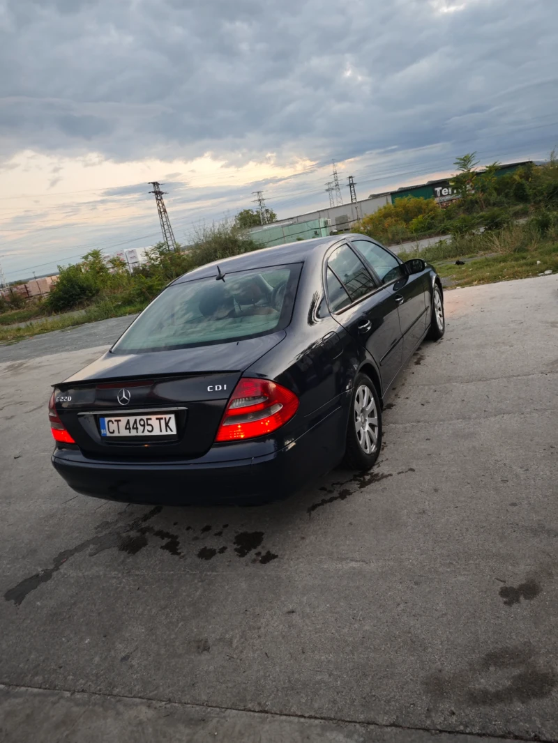 Mercedes-Benz E 220, снимка 2 - Автомобили и джипове - 48585112