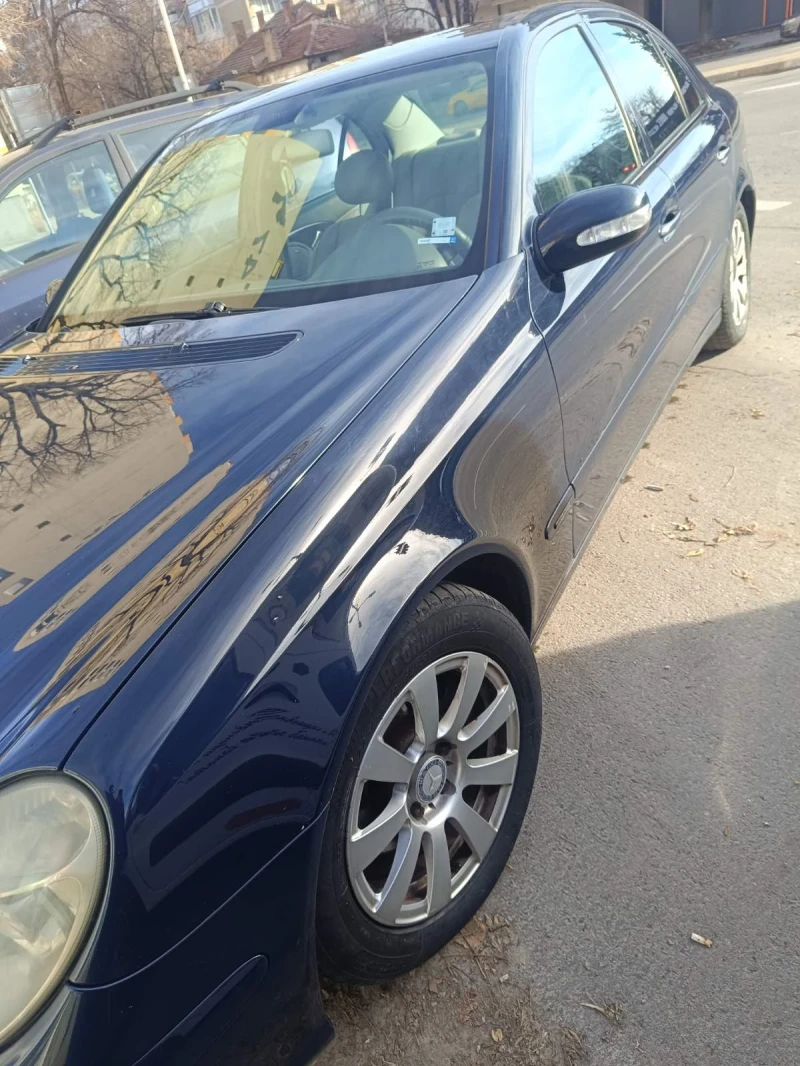 Mercedes-Benz E 220, снимка 4 - Автомобили и джипове - 48585112