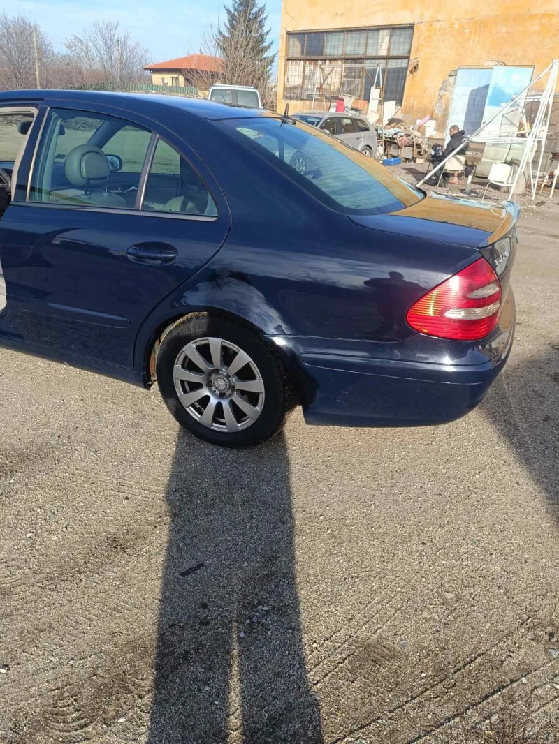 Mercedes-Benz E 220, снимка 12 - Автомобили и джипове - 48585112