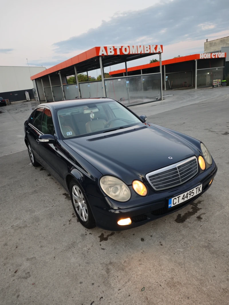 Mercedes-Benz E 220, снимка 1 - Автомобили и джипове - 48585112