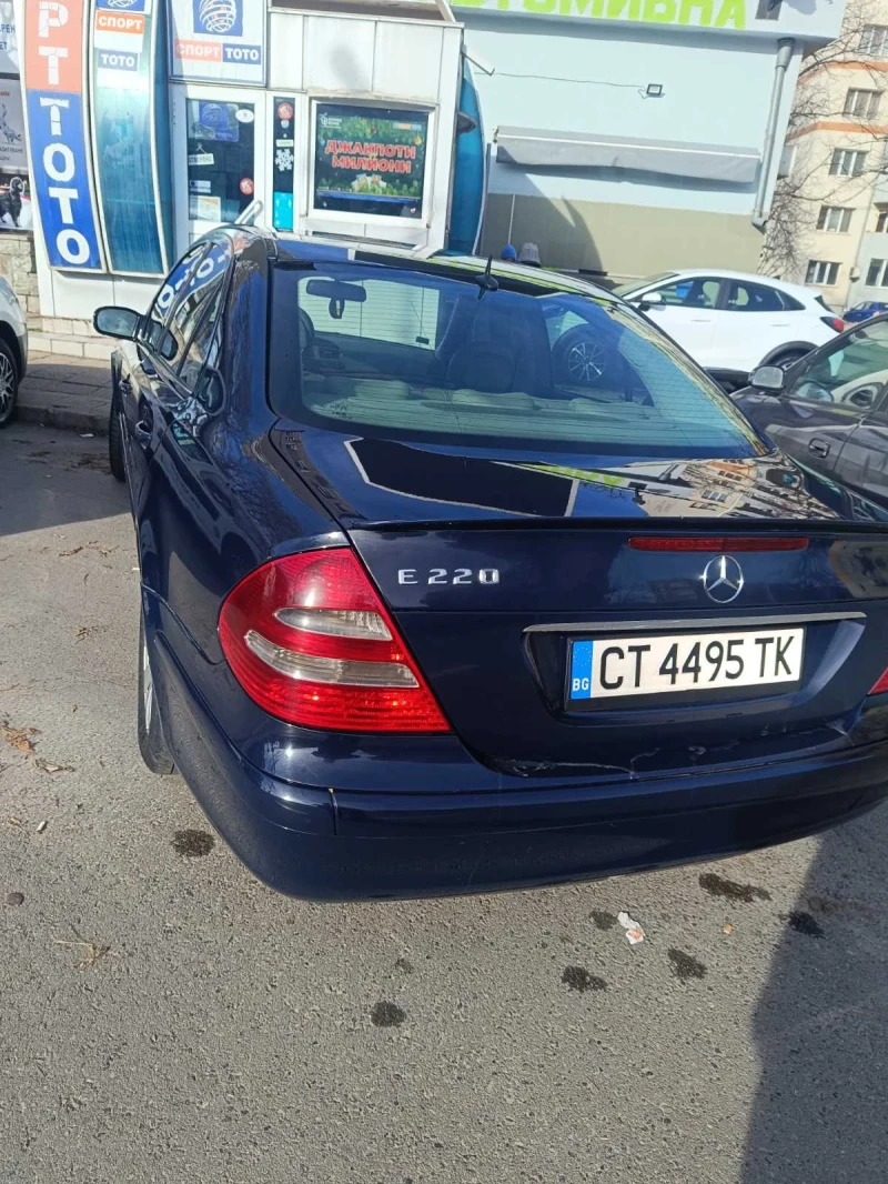 Mercedes-Benz E 220, снимка 3 - Автомобили и джипове - 48585112