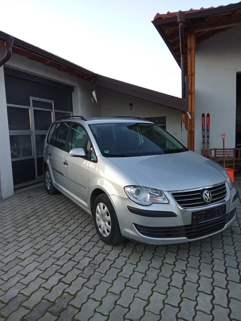 VW Touran 1.6, 102к.с., 7места, снимка 1 - Автомобили и джипове - 48731428