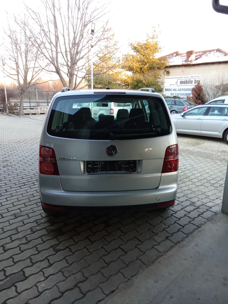 VW Touran 1.6, 102к.с., 7места, снимка 3 - Автомобили и джипове - 48731428