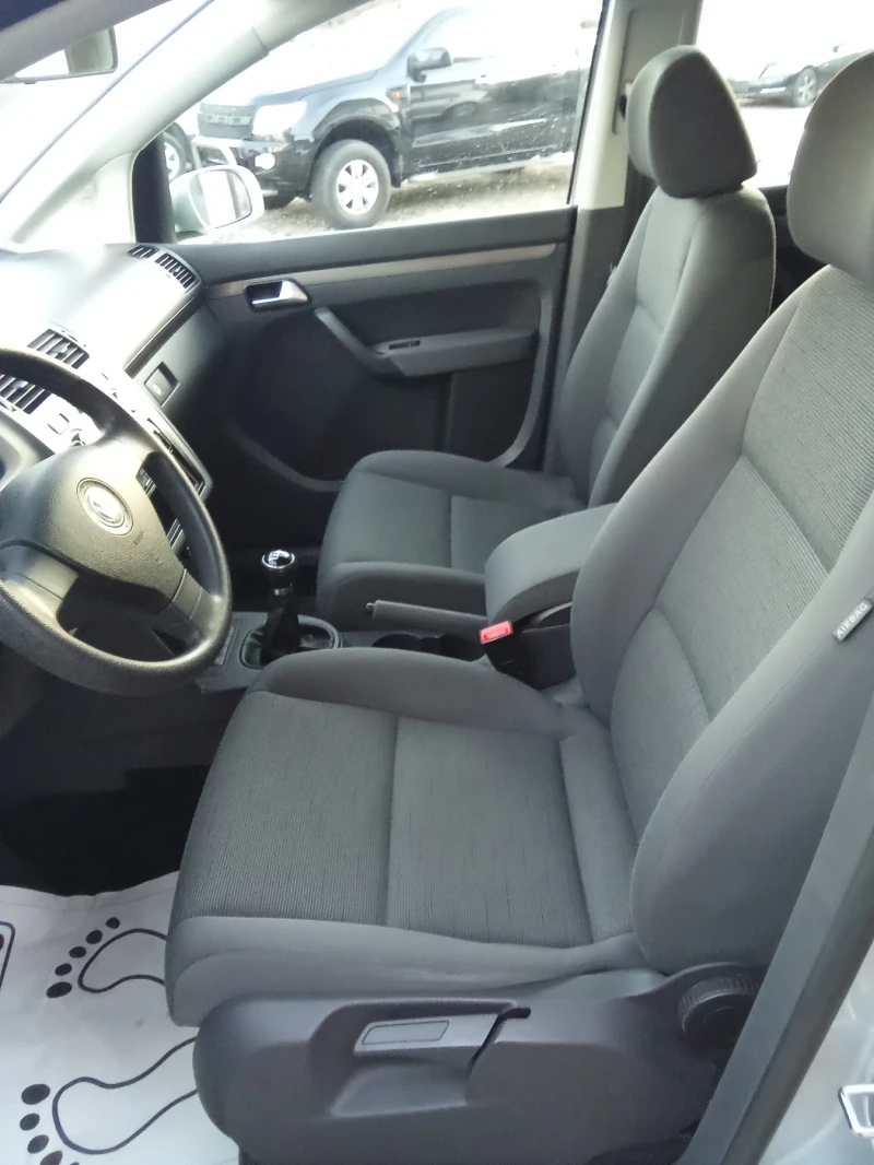 VW Touran 1.6, 102к.с., 7места, снимка 4 - Автомобили и джипове - 48731428