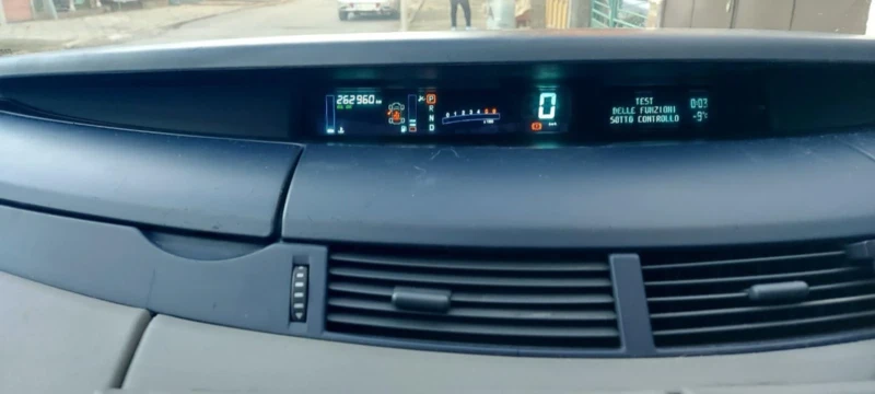 Renault Espace 2.2 DCI, снимка 9 - Автомобили и джипове - 51563981