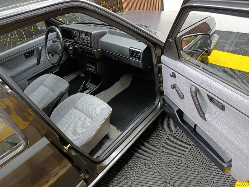 VW Golf, снимка 7 - Автомобили и джипове - 51183599