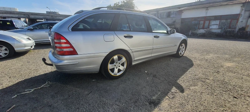Mercedes-Benz C 200, снимка 4 - Автомобили и джипове - 52244631
