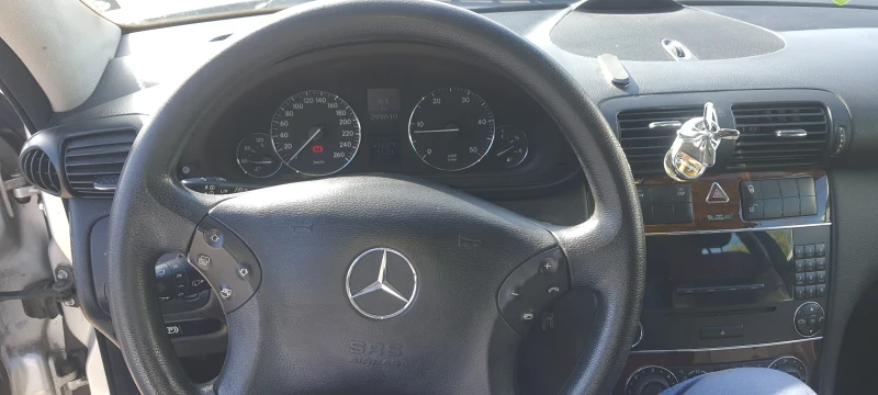 Mercedes-Benz C 200, снимка 13 - Автомобили и джипове - 52244631