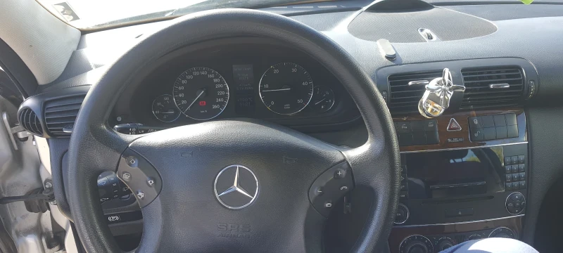 Mercedes-Benz C 200, снимка 12 - Автомобили и джипове - 52244631