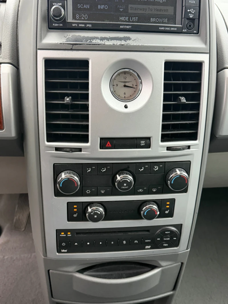 Chrysler Town and Country 3.8 V6 Бензин/Газ Автомат, снимка 13 - Автомобили и джипове - 52794261