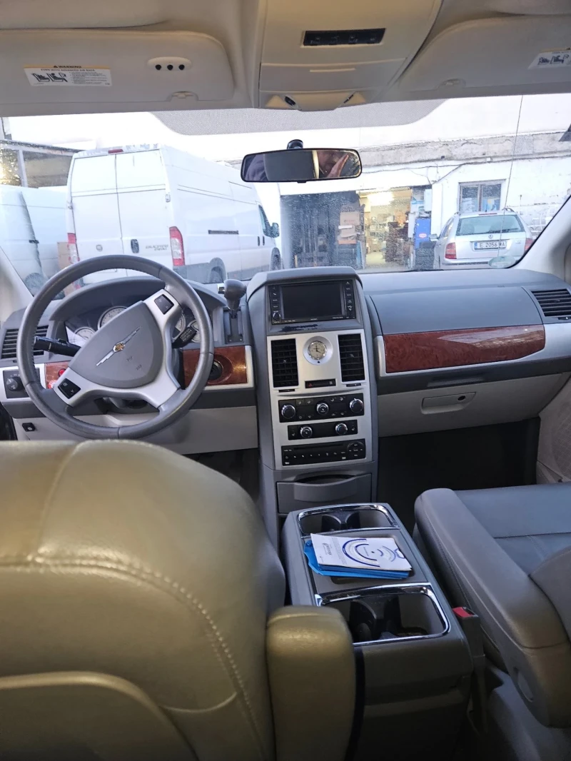 Chrysler Town and Country 3.8 V6 Бензин/Газ Автомат, снимка 9 - Автомобили и джипове - 52794261