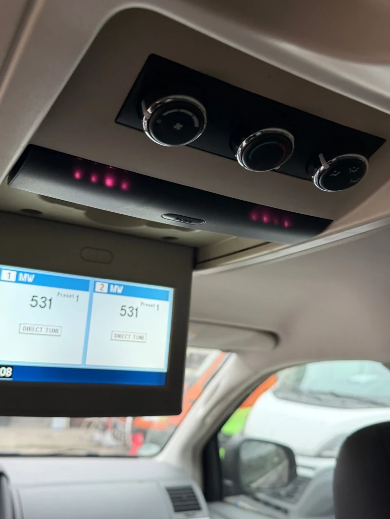 Chrysler Town and Country 3.8 V6 Бензин/Газ Автомат, снимка 7 - Автомобили и джипове - 52794261