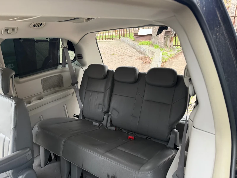 Chrysler Town and Country 3.8 V6 Бензин/Газ Автомат, снимка 11 - Автомобили и джипове - 52794261