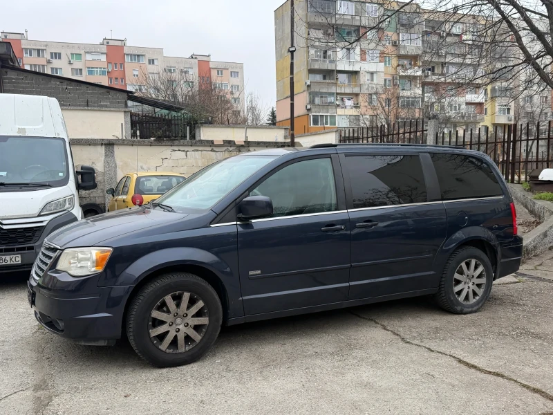 Chrysler Town and Country 3.8 V6 Бензин/Газ Автомат, снимка 2 - Автомобили и джипове - 52794261