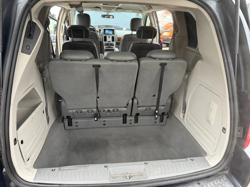 Chrysler Town and Country 3.8 V6 Бензин/Газ Автомат, снимка 12 - Автомобили и джипове - 52794261