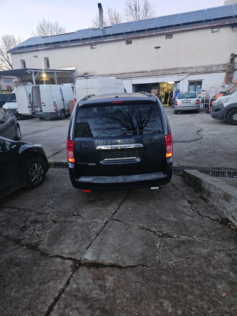 Chrysler Town and Country 3.8 V6 Бензин/Газ Автомат, снимка 4 - Автомобили и джипове - 52794261