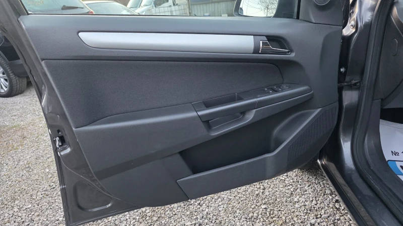 Opel Astra 1.4i 90k.s gaz, снимка 11 - Автомобили и джипове - 52807211