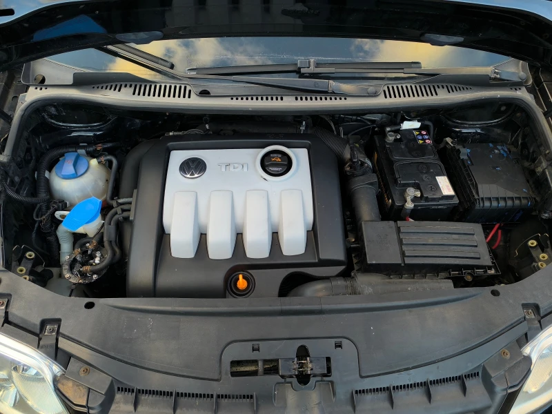 VW Touran -1.9TDI-105кс-6 скорости-КЛИМАТРОНИК-, снимка 16 - Автомобили и джипове - 53534685