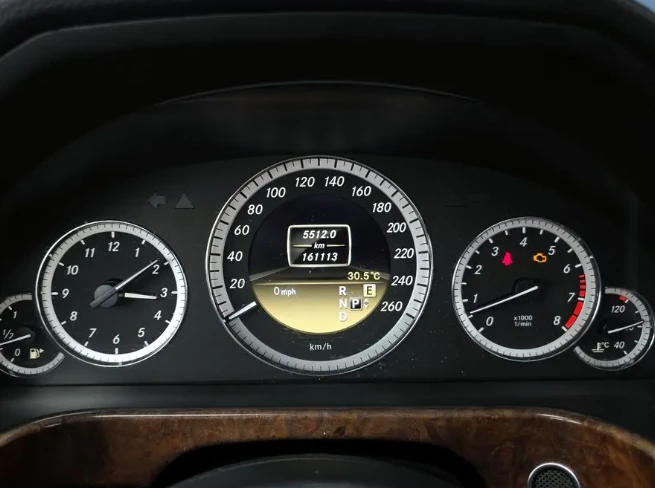 Mercedes-Benz E 300  - изображение 8