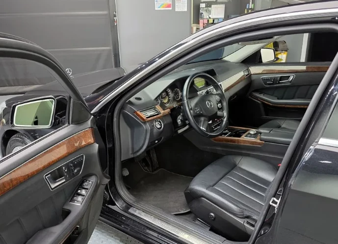 Mercedes-Benz E 300  - изображение 9