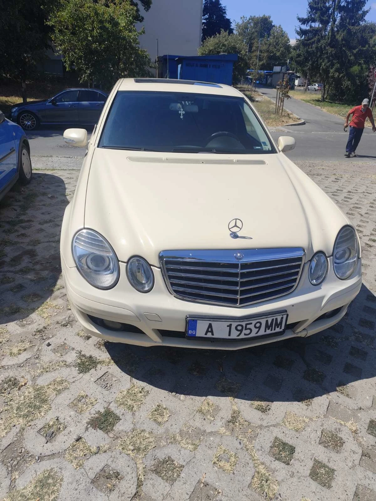 Mercedes-Benz E 200  - изображение 4