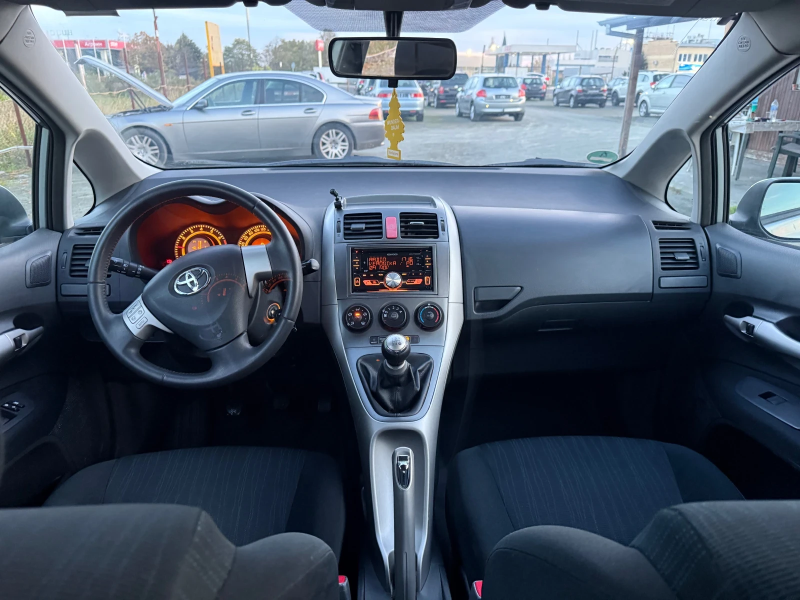 Toyota Auris 1.6 - изображение 9
