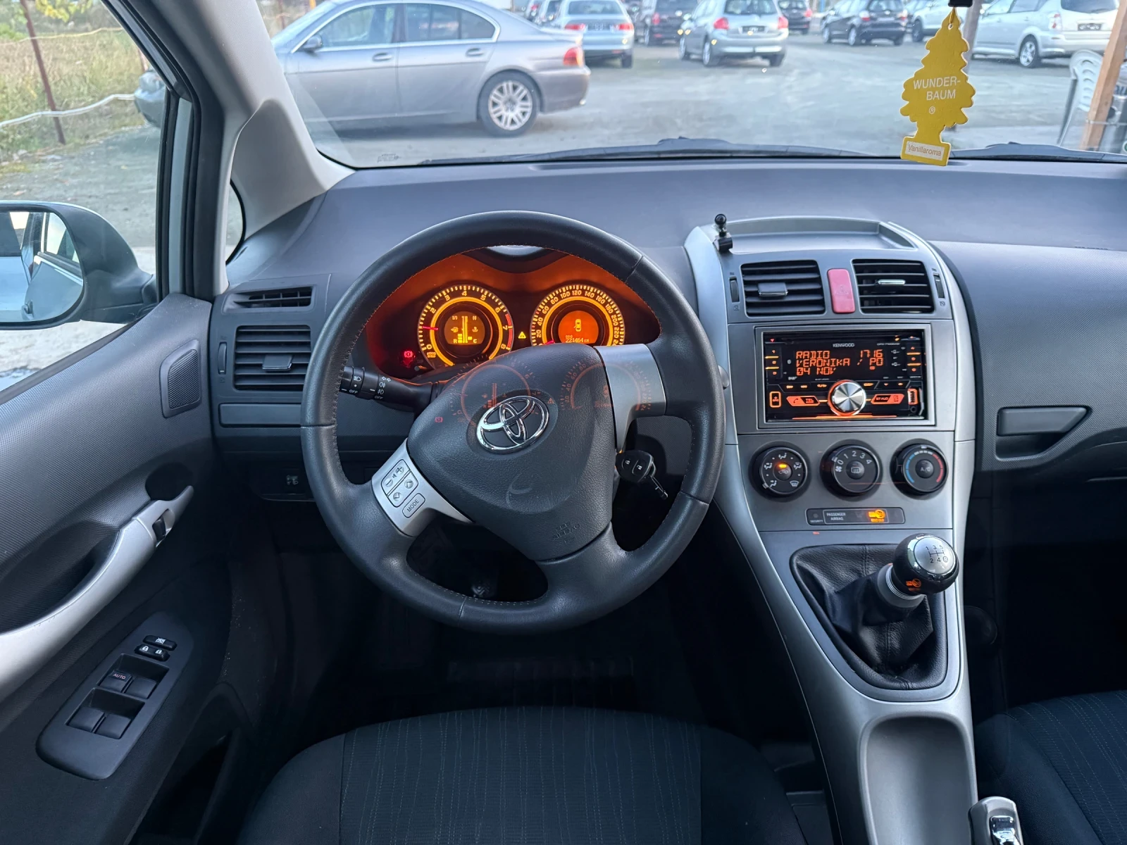 Toyota Auris 1.6 - изображение 10