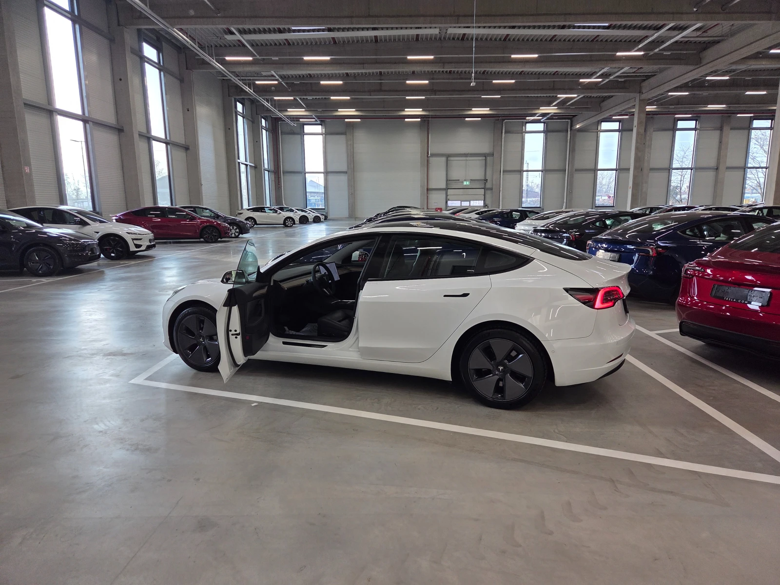 Tesla Model 3 SR+ Certified с гаранция - изображение 2