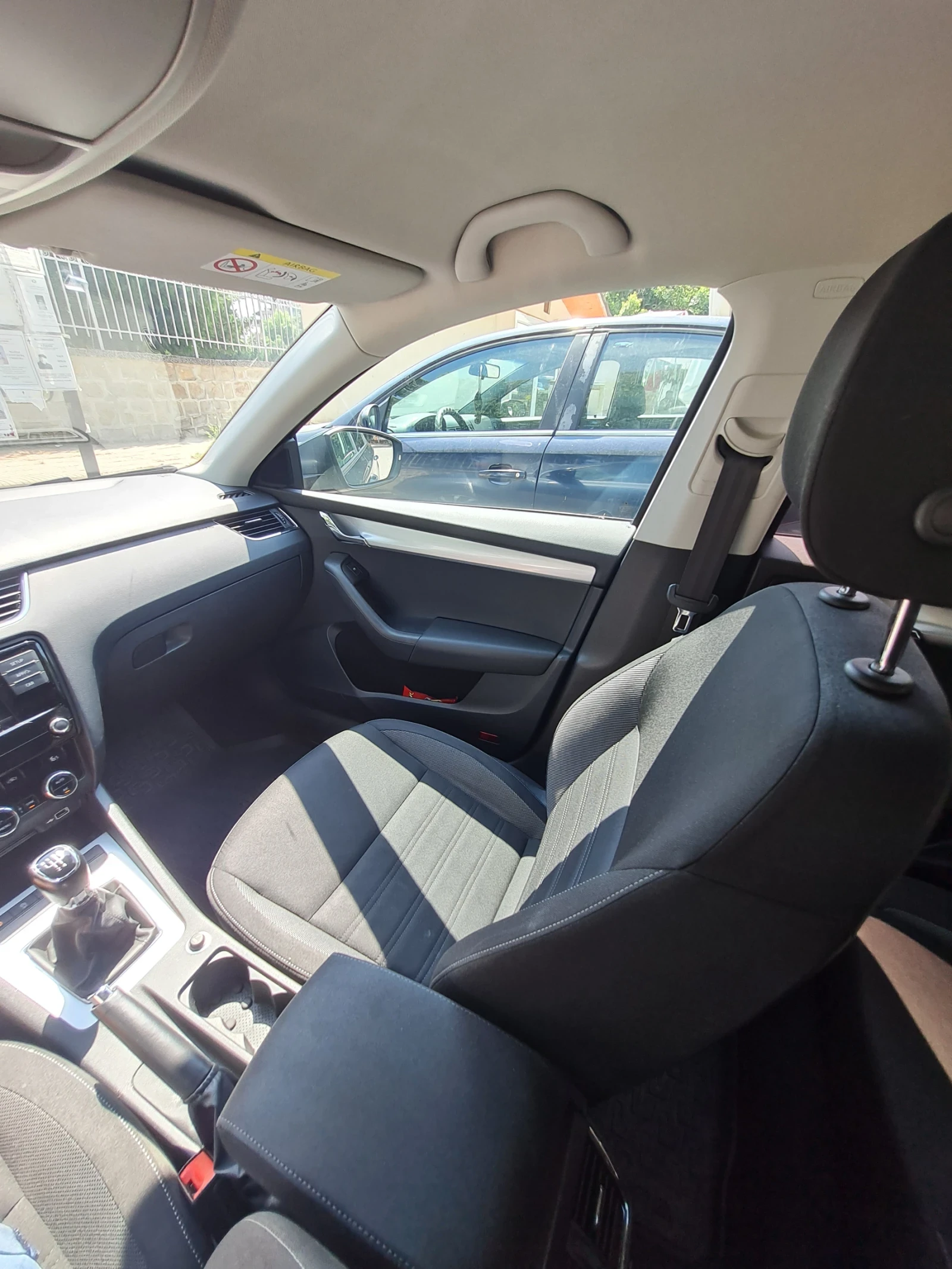 Skoda Octavia, снимка 9 - Автомобили и джипове - 55004574