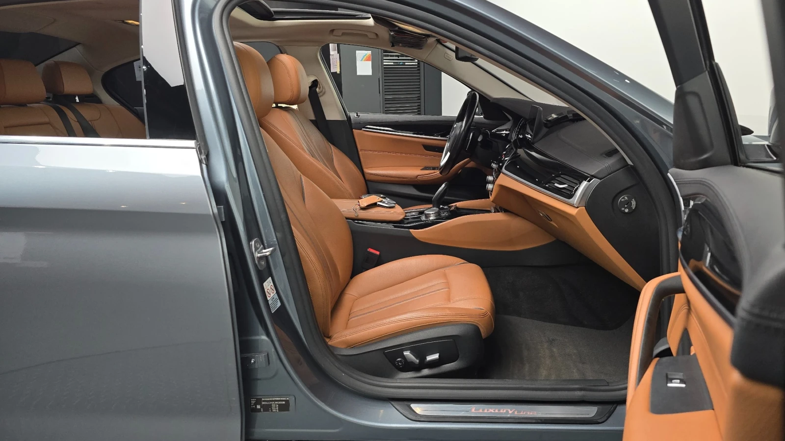 BMW 520 520d Luxury Special Edition | HUD | Adaptive Cruis, снимка 10 - Автомобили и джипове - 55563147