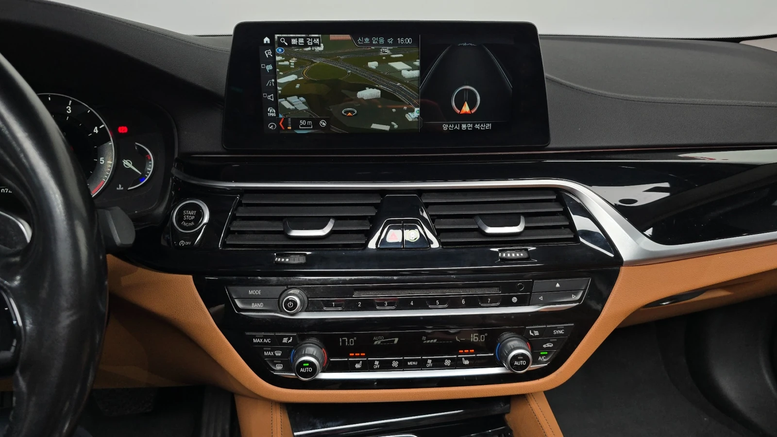 BMW 520 520d Luxury Special Edition | HUD | Adaptive Cruis, снимка 14 - Автомобили и джипове - 55563147