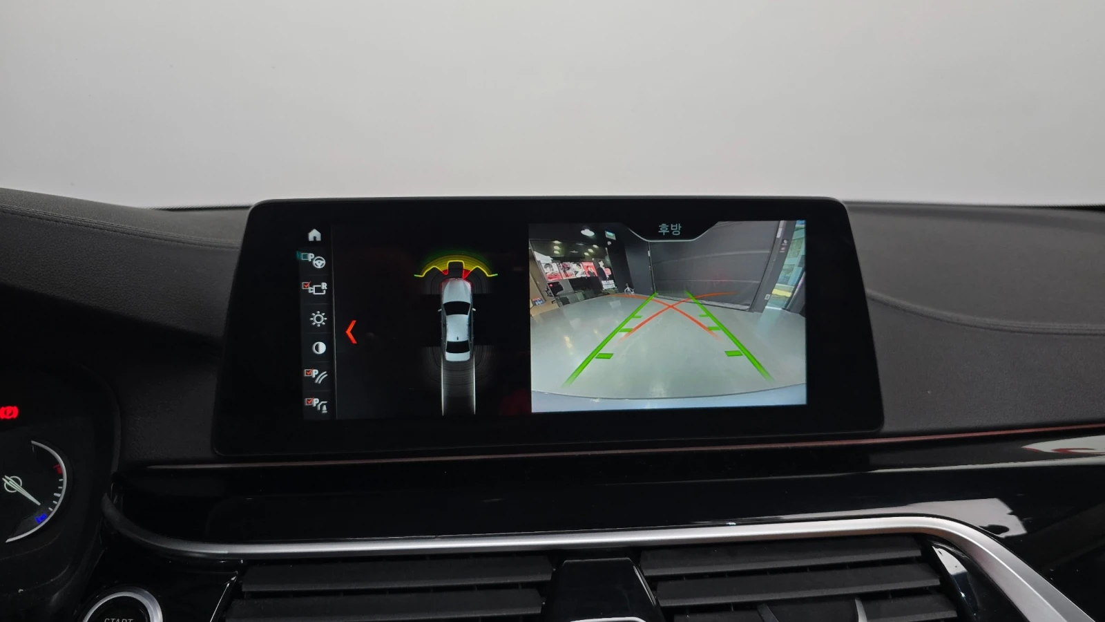 BMW 520 520d Luxury Special Edition | HUD | Adaptive Cruis, снимка 13 - Автомобили и джипове - 55563147