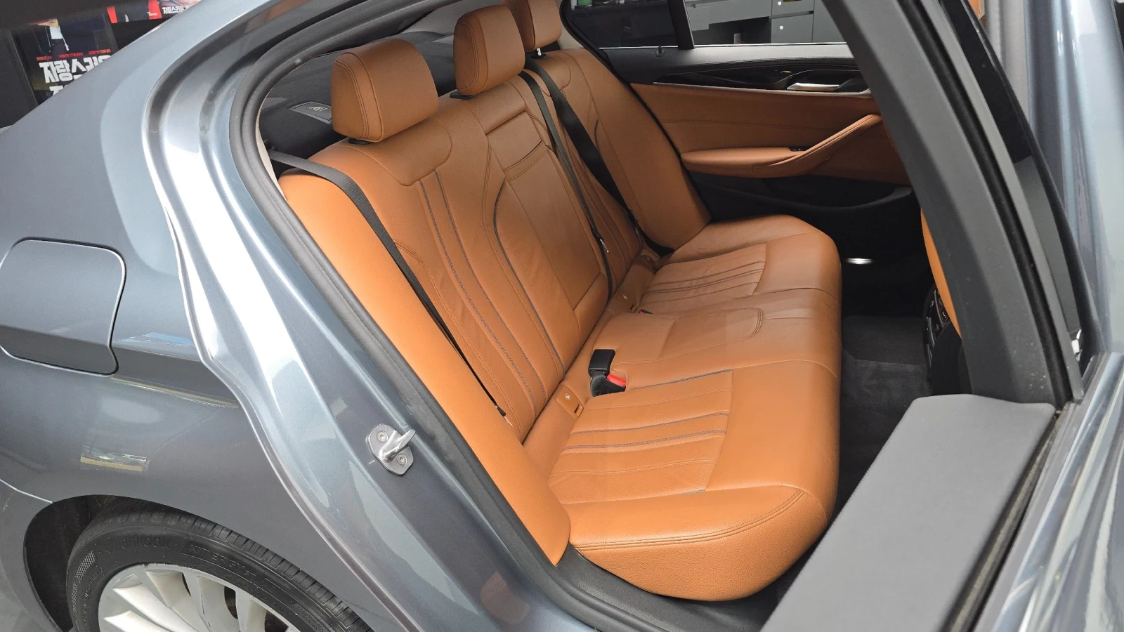 BMW 520 520d Luxury Special Edition | HUD | Adaptive Cruis, снимка 11 - Автомобили и джипове - 55563147