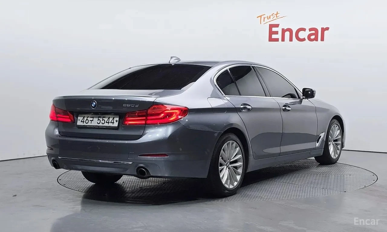 BMW 520 520d Luxury Special Edition | HUD | Adaptive Cruis, снимка 2 - Автомобили и джипове - 55563147