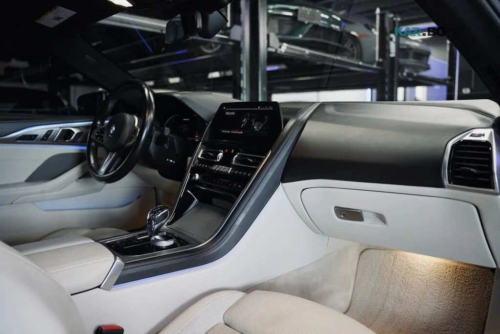 BMW 850 M* ВАКУМ* CARBONROOF* ОБДУХ* LASER* 360* HARMAN* N, снимка 10 - Автомобили и джипове - 55976572