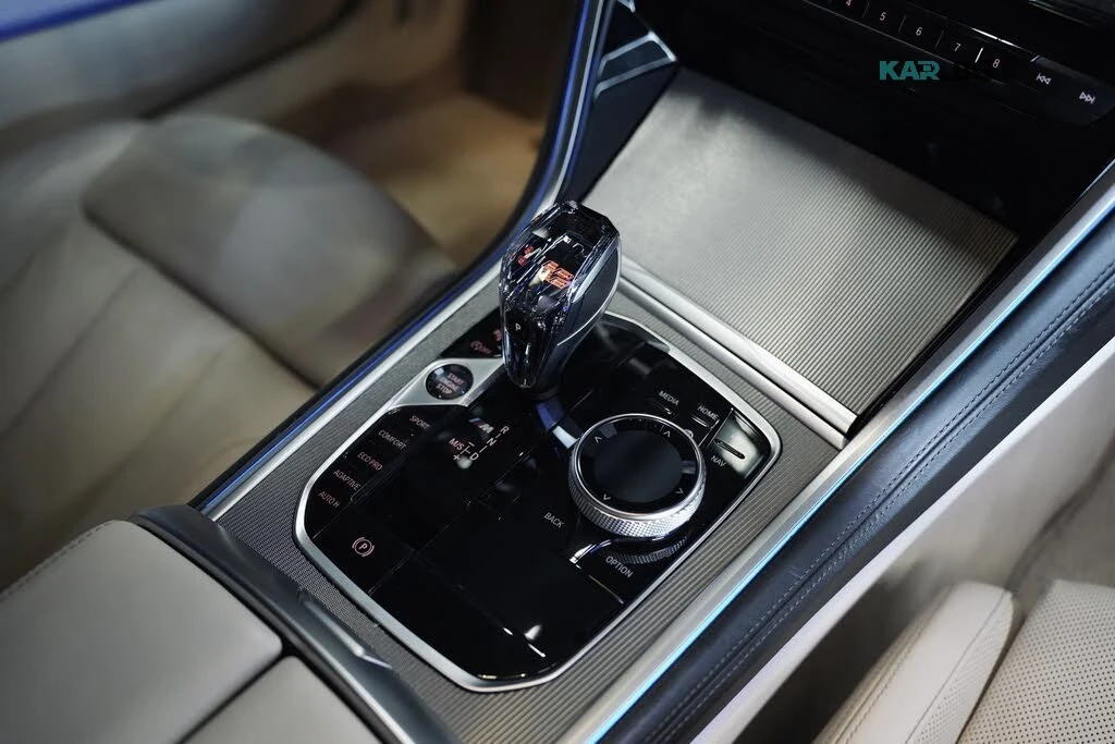 BMW 850 M* ВАКУМ* CARBONROOF* ОБДУХ* LASER* 360* HARMAN* N, снимка 13 - Автомобили и джипове - 55976572