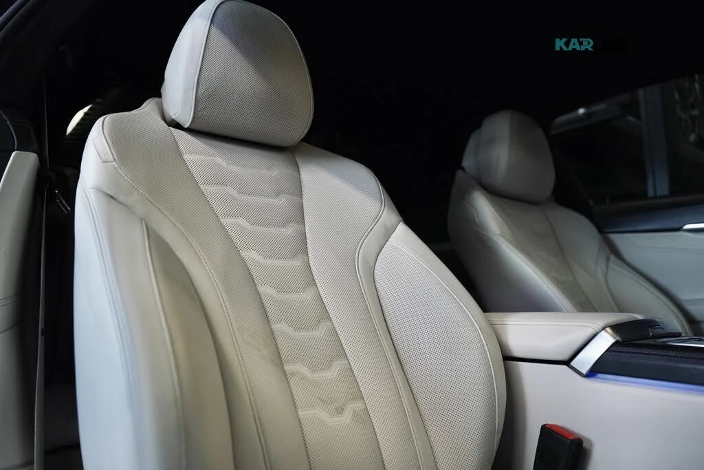 BMW 850 M* ВАКУМ* CARBONROOF* ОБДУХ* LASER* 360* HARMAN* N, снимка 12 - Автомобили и джипове - 55976572