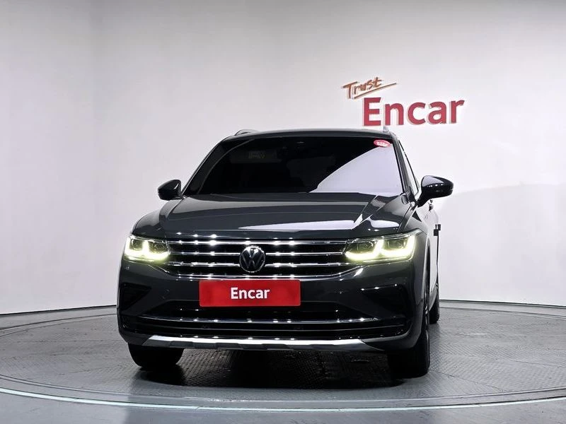 VW Tiguan 2.0 TDI | DIGITAL| ПОДГРЕВ| DIST| КАМЕРА| ПАМЕТ, снимка 3 - Автомобили и джипове - 55747645