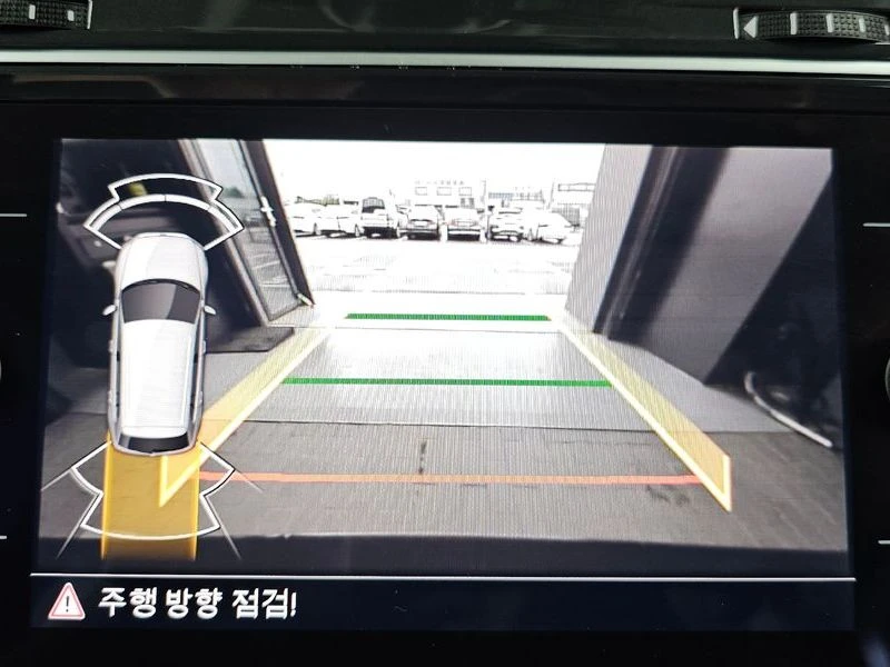 VW Tiguan 2.0 TDI | DIGITAL| ПОДГРЕВ| DIST| КАМЕРА| ПАМЕТ, снимка 15 - Автомобили и джипове - 55747645