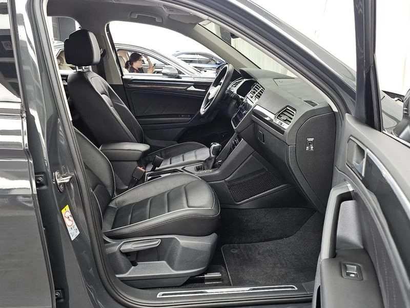 VW Tiguan 2.0 TDI | DIGITAL| ПОДГРЕВ| DIST| КАМЕРА| ПАМЕТ, снимка 11 - Автомобили и джипове - 55747645