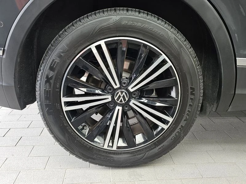 VW Tiguan 2.0 TDI | DIGITAL| ПОДГРЕВ| DIST| КАМЕРА| ПАМЕТ, снимка 5 - Автомобили и джипове - 55747645