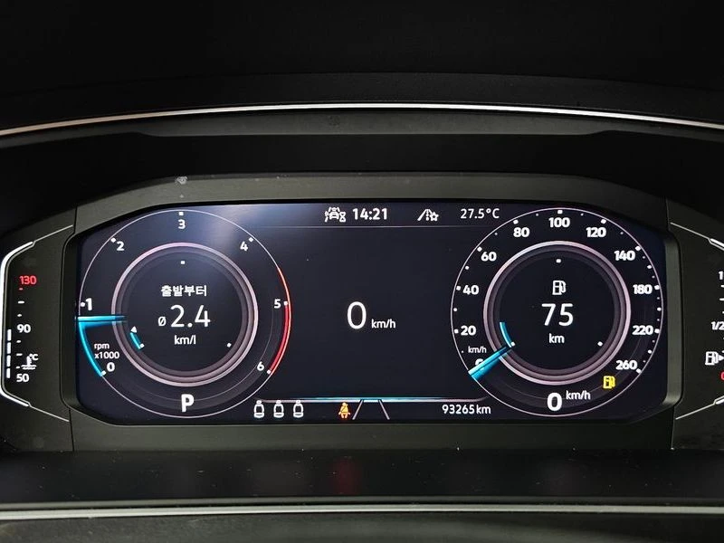 VW Tiguan 2.0 TDI | DIGITAL| ПОДГРЕВ| DIST| КАМЕРА| ПАМЕТ, снимка 8 - Автомобили и джипове - 55747645