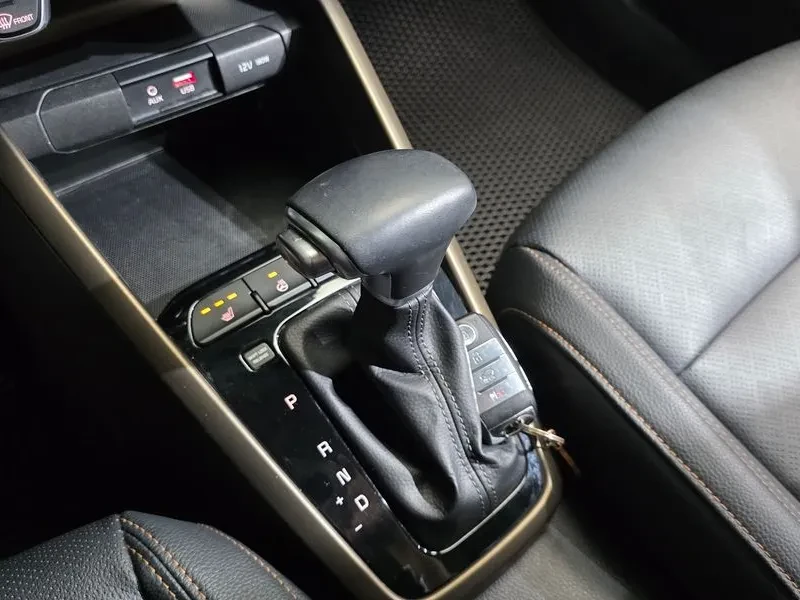 Kia Stonic 1.6 Prestige, снимка 9 - Автомобили и джипове - 56118177