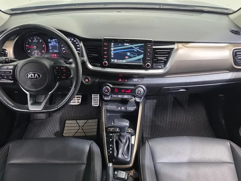 Kia Stonic 1.6 Prestige, снимка 7 - Автомобили и джипове - 56118177