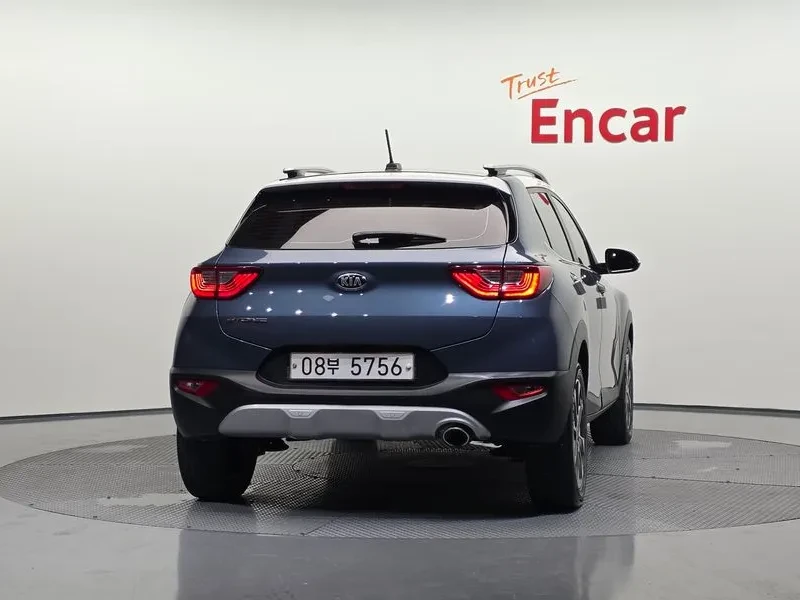 Kia Stonic 1.6 Prestige, снимка 4 - Автомобили и джипове - 56118177