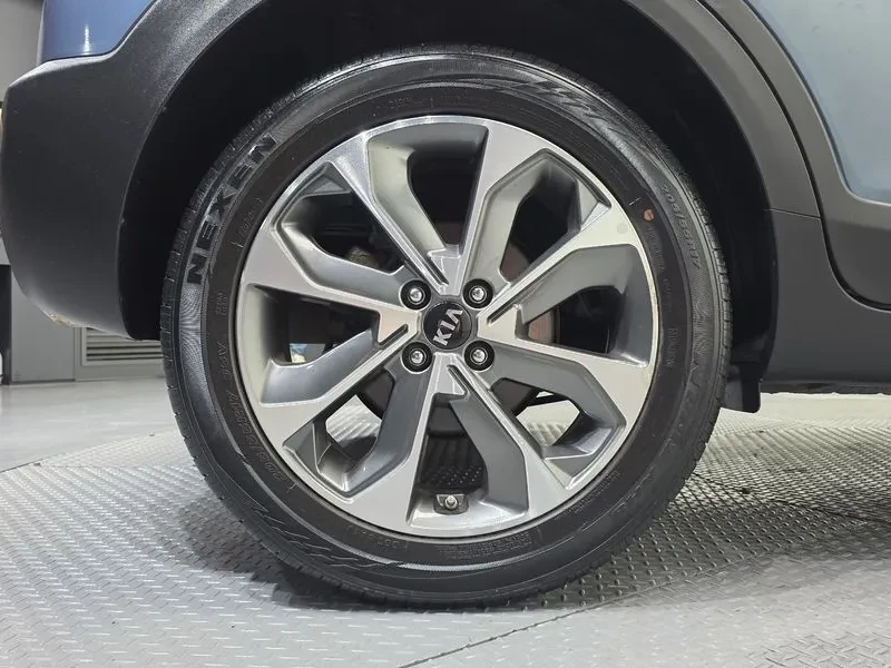 Kia Stonic 1.6 Prestige, снимка 5 - Автомобили и джипове - 56118177