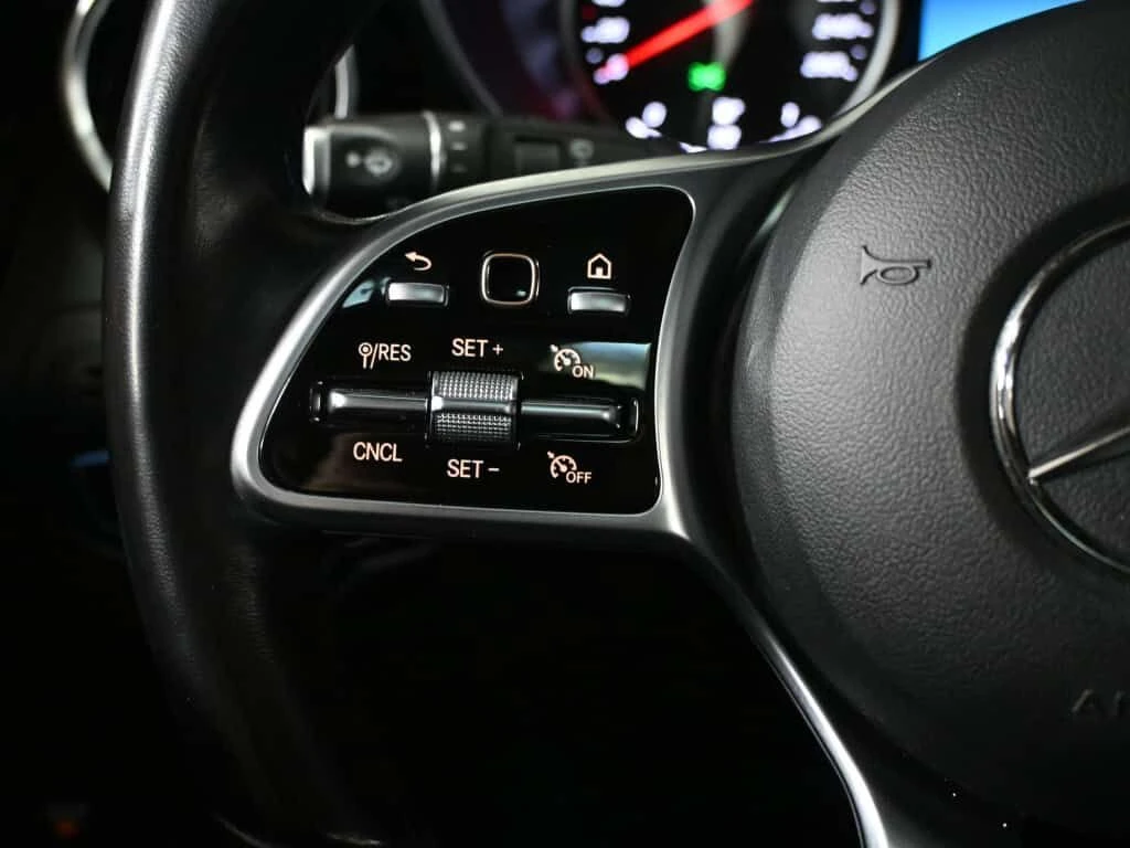 Mercedes-Benz GLC 300 360| AMBIENT| PANORAMA| CARFAX| , снимка 15 - Автомобили и джипове - 53875740