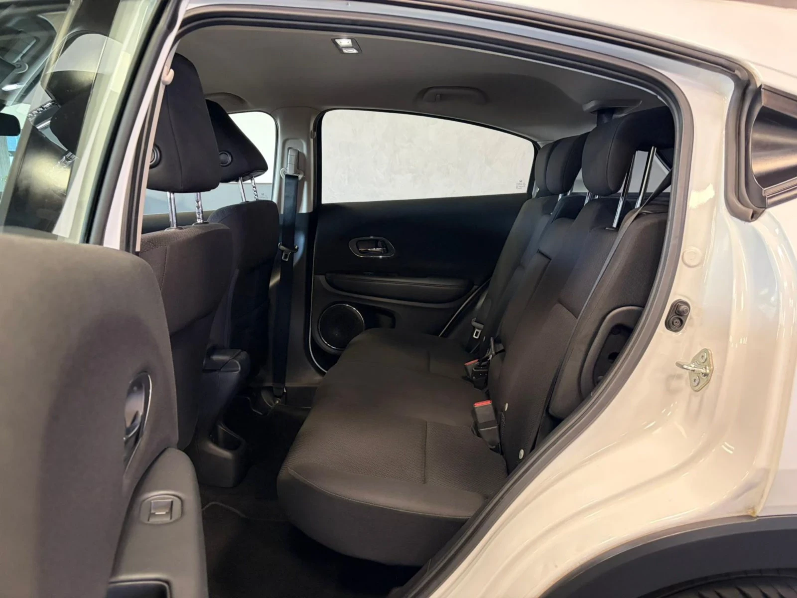 Honda Hr-v 1.5 I-vtec , снимка 15 - Автомобили и джипове - 54305995