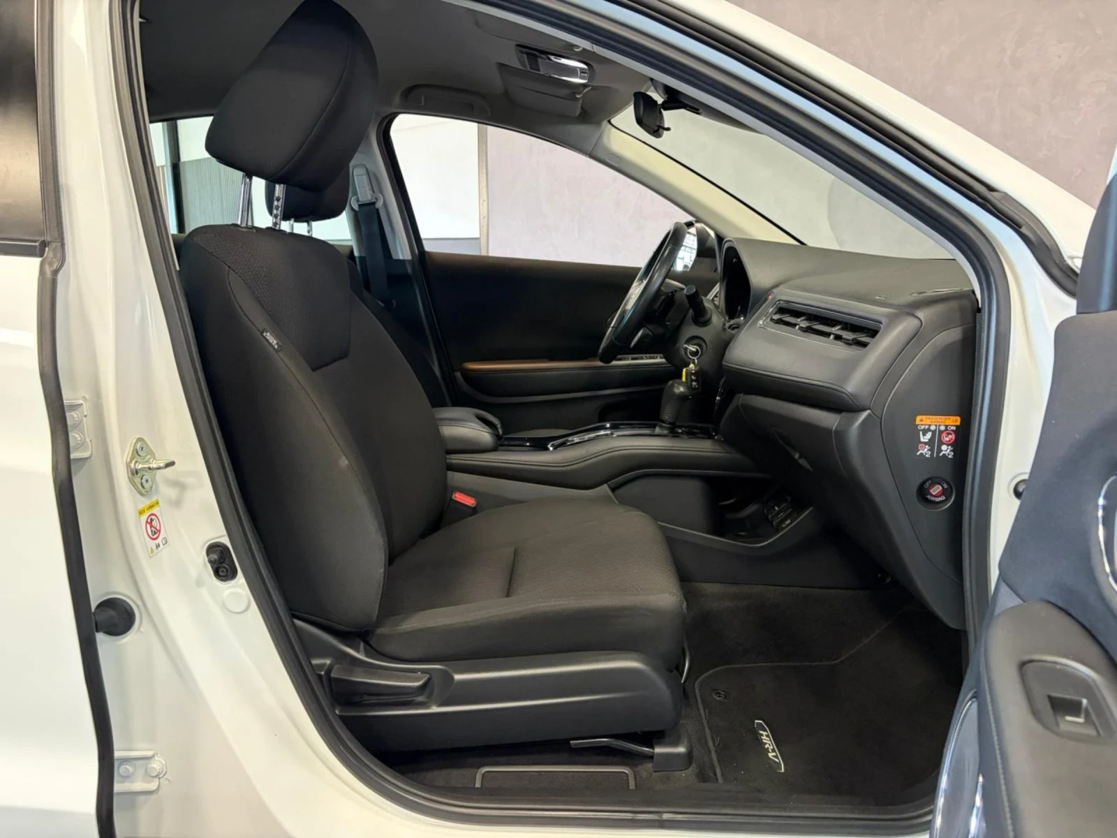Honda Hr-v 1.5 I-vtec , снимка 17 - Автомобили и джипове - 54305995