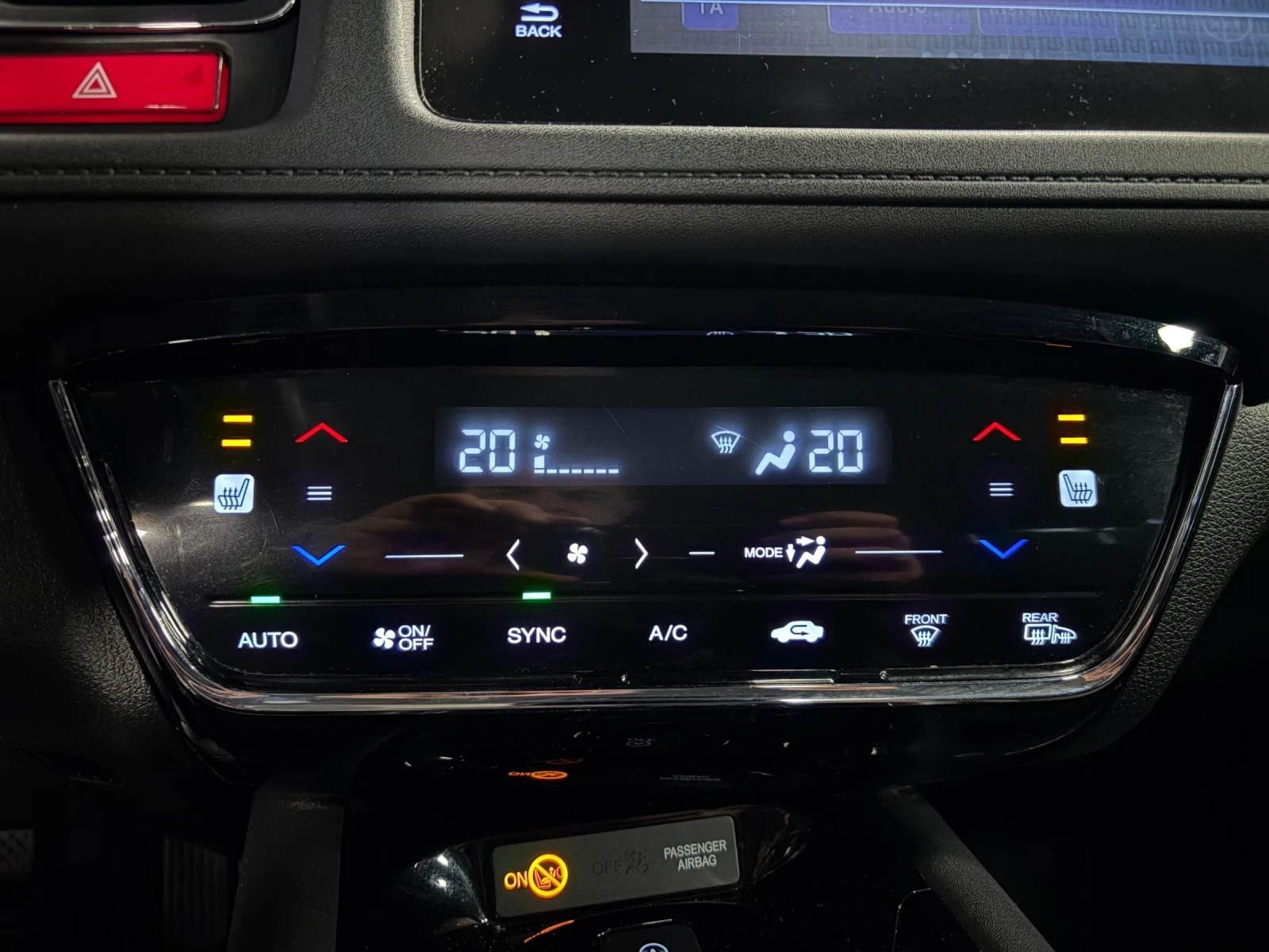 Honda Hr-v 1.5 I-vtec , снимка 13 - Автомобили и джипове - 54305995